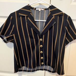 Button-up collared cropped shirt